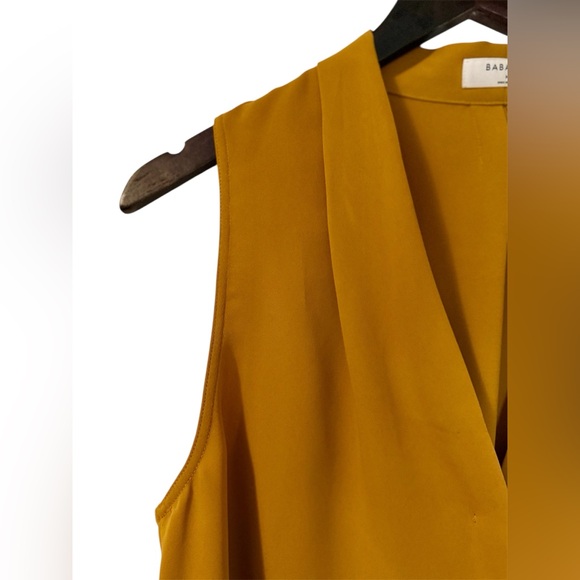 Aritzia Babaton | Akira Sleeveless Blouse | Cairo Gold/Gold | M - Picture 9 of 13